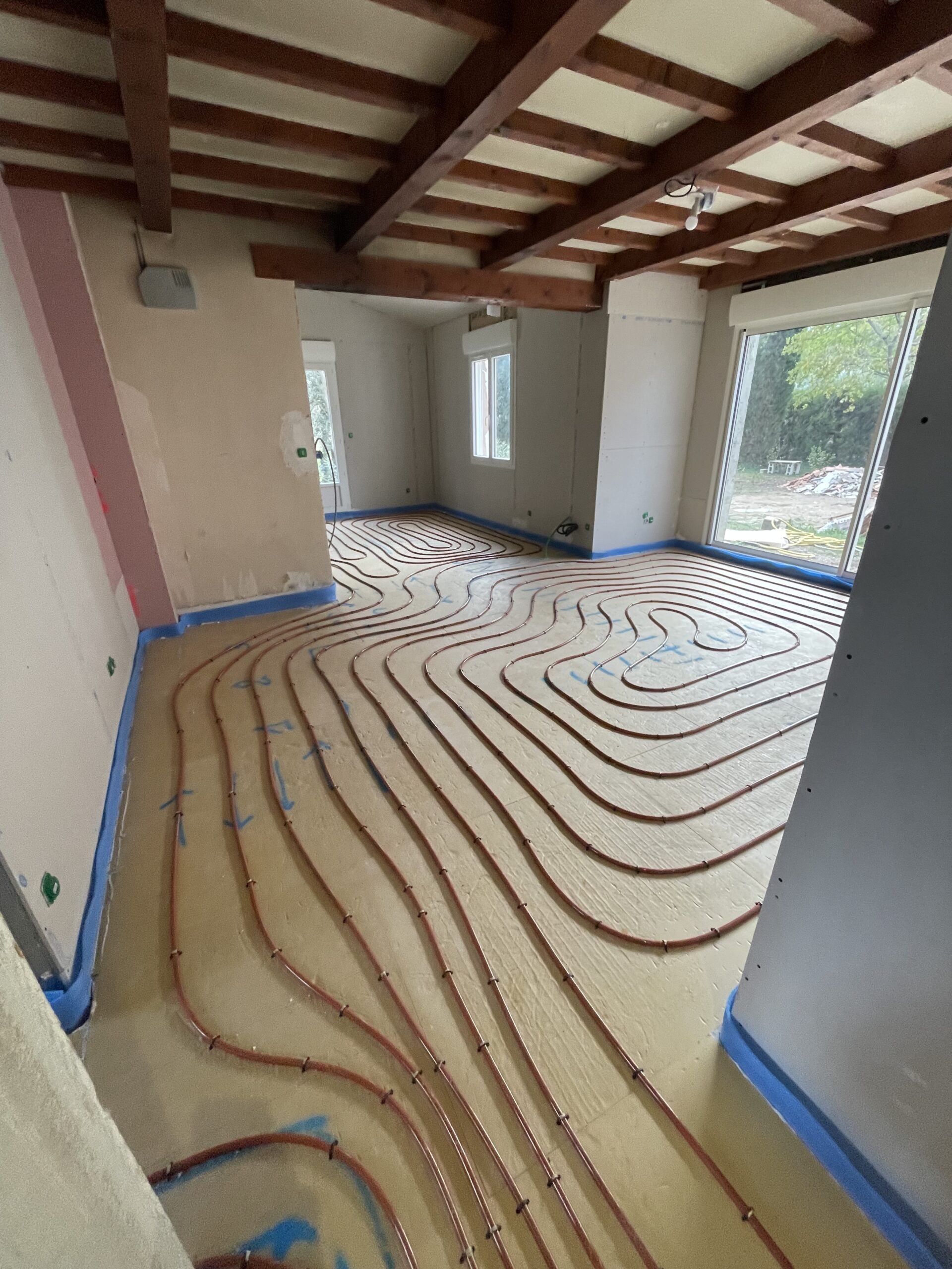 Installation de plancher chauffant hydraulique EI2M Energies